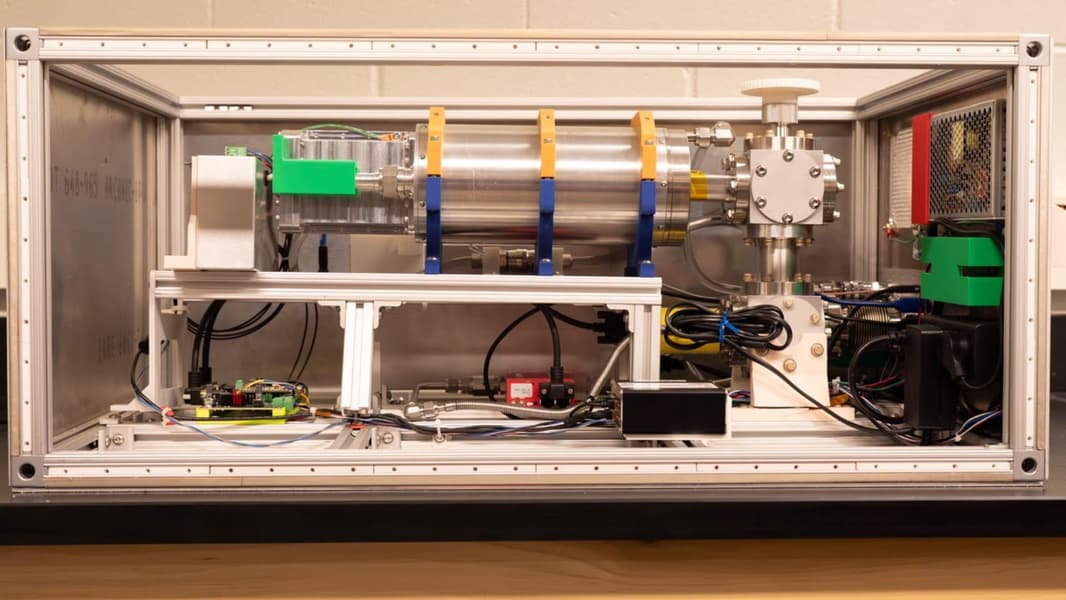 В США установлен настольный управляемый термоядерный реактор для обучения и исследований - 1 В США установлен настольный управляемый термоядерный реактор для обучения и исследований - 1
