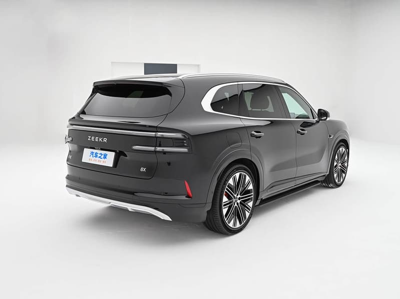 900 вольт, 70 кВтч, 5 лидаров, запас хода 1416 км и мощность 1400 л.с. — от 447 тыс. юаней (5,2 млн рублей). Zeekr 8X вышел на рынок - 3