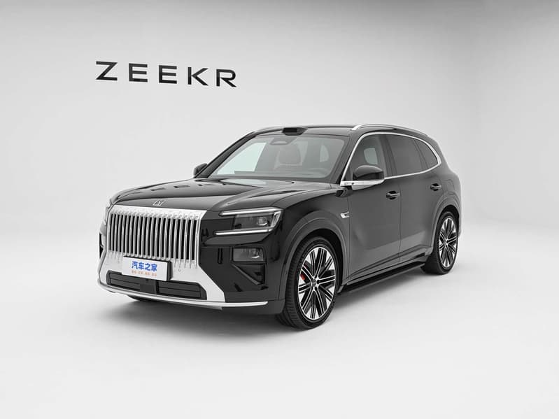 900 вольт, 70 кВтч, 5 лидаров, запас хода 1416 км и мощность 1400 л.с. — от 447 тыс. юаней (5,2 млн рублей). Zeekr 8X вышел на рынок - 1