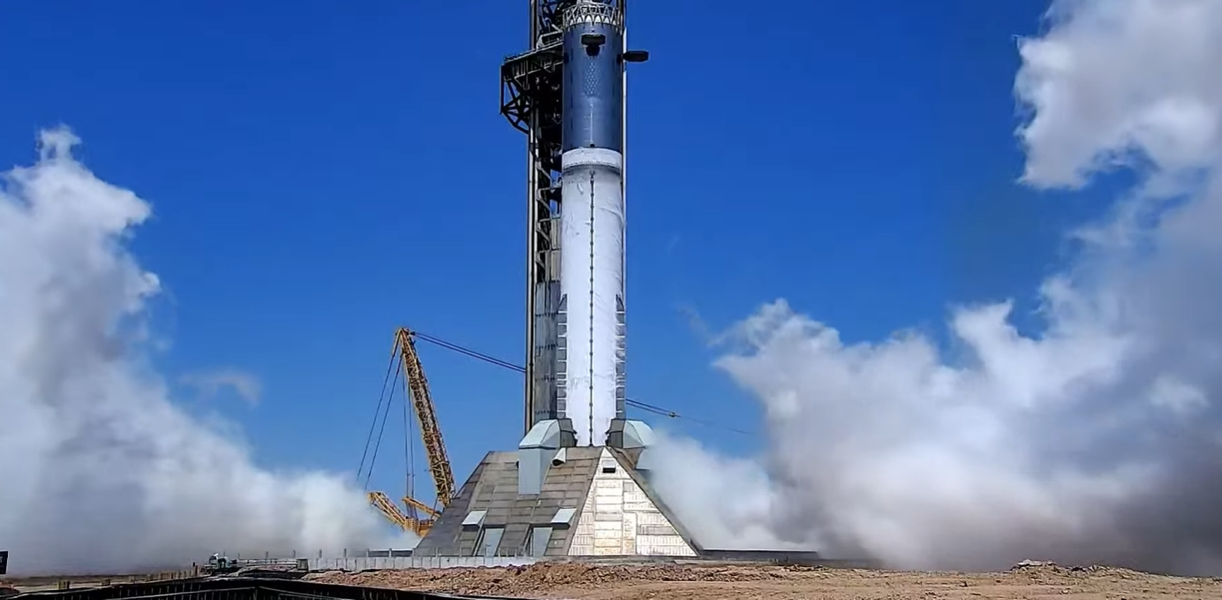 Состоялся первый запуск двигателей Raptor 3 на новой площадке: SpaceX провела огневое испытание Super Heavy нового поколения - 1