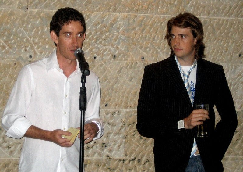 Слева — Скотт Фаркуар, справа — Майк Кэннон-Брукс. 