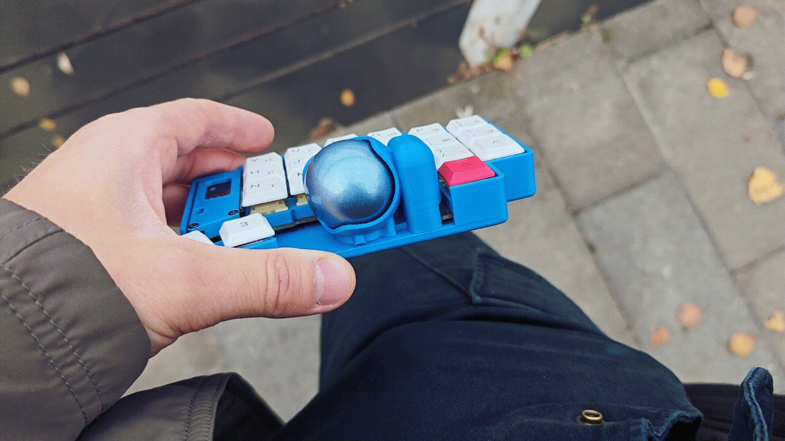 Вот как она присоединяется