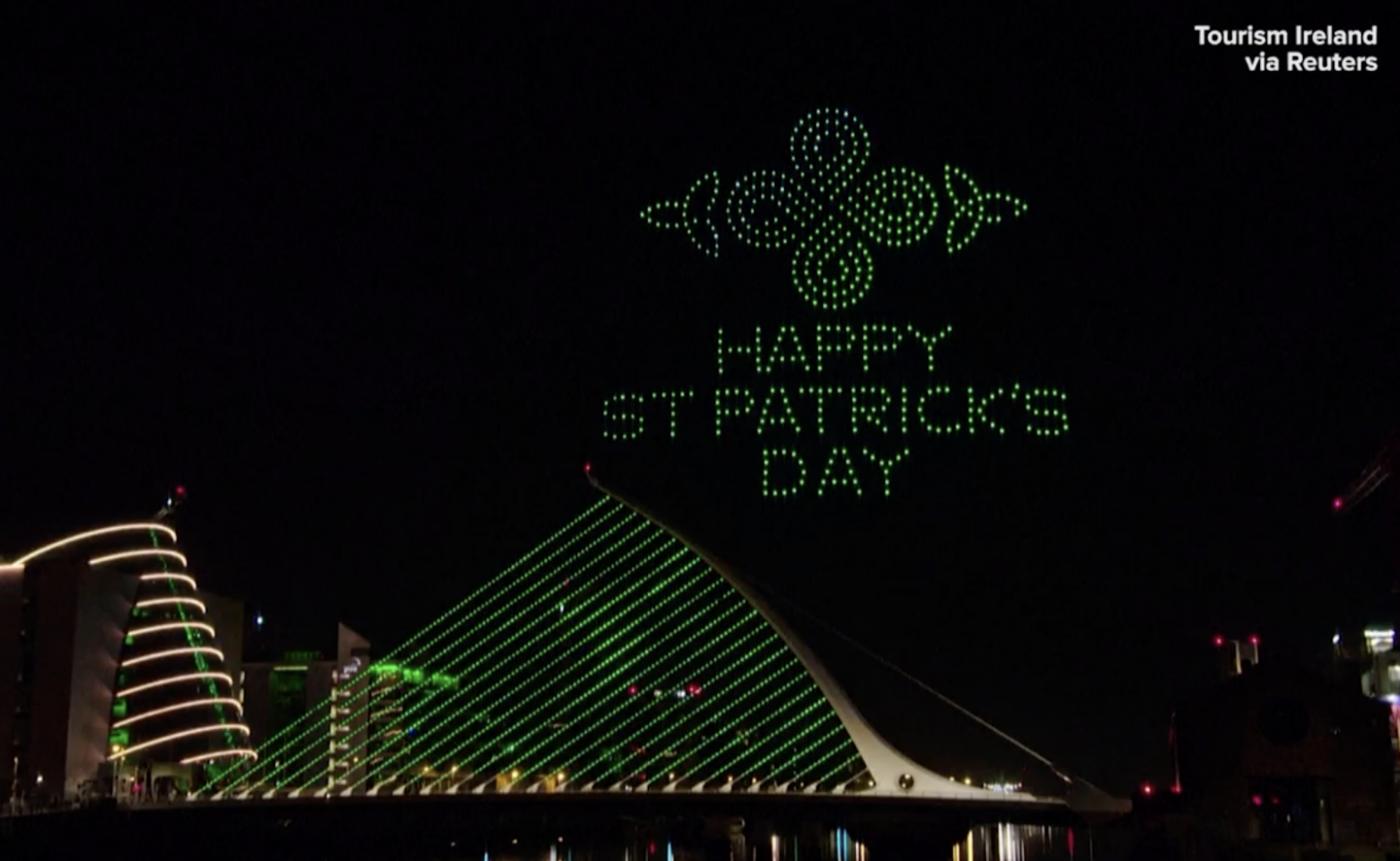 Красивое праздничное шоу дронов в 2021 году. Видео NBC News: https://www.youtube.com/watch?v=VD9FTEa3RfE