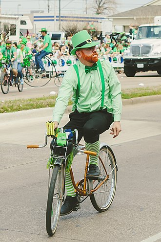 Лепрекон — популярный вариант маскарадного костюма на День святого Патрика
