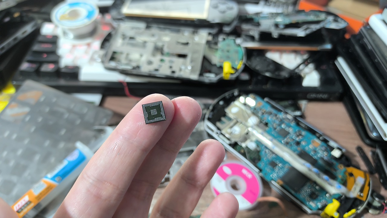 Японское инженерное чудо: что скрывается внутри Sony PSP? - 12