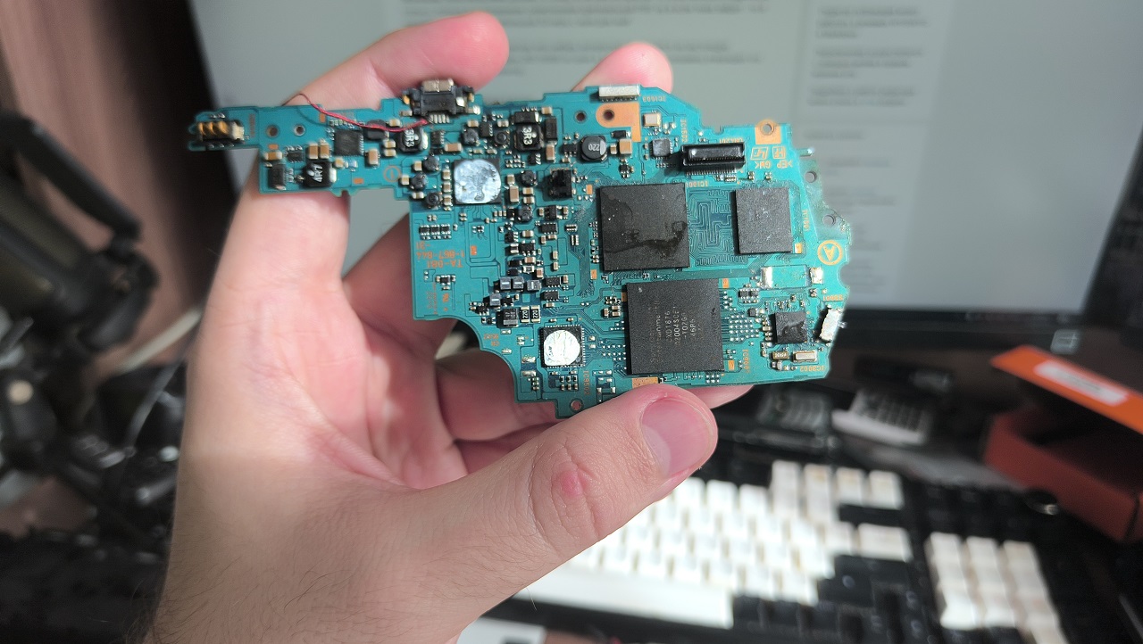 Японское инженерное чудо: что скрывается внутри Sony PSP? - 5