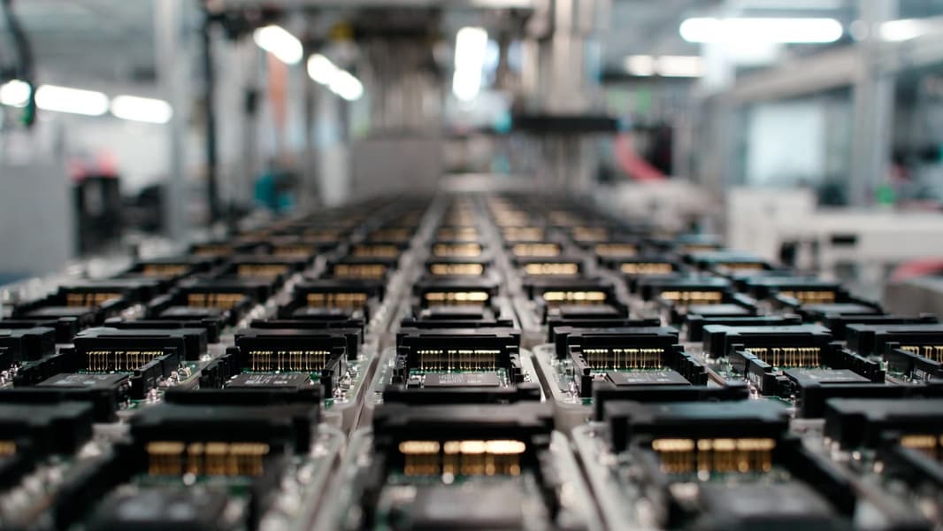 Чипы памяти — новое золото. Samsung хочет заключать контракты  на сроки до 5 лет без права пересмотра цен - 1