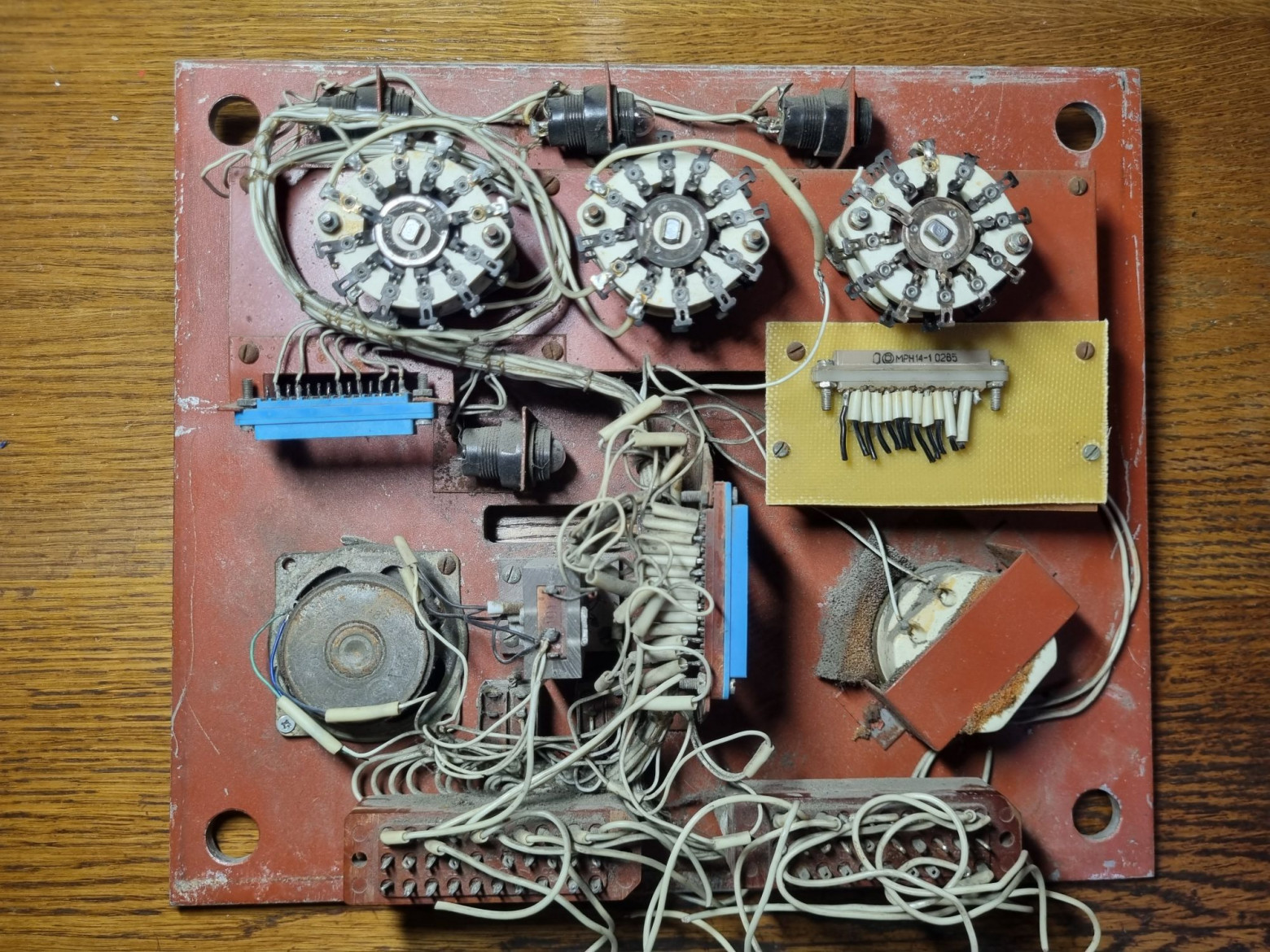 Фамипия. Оживляем раритетный домофон с тремя ручками - 6