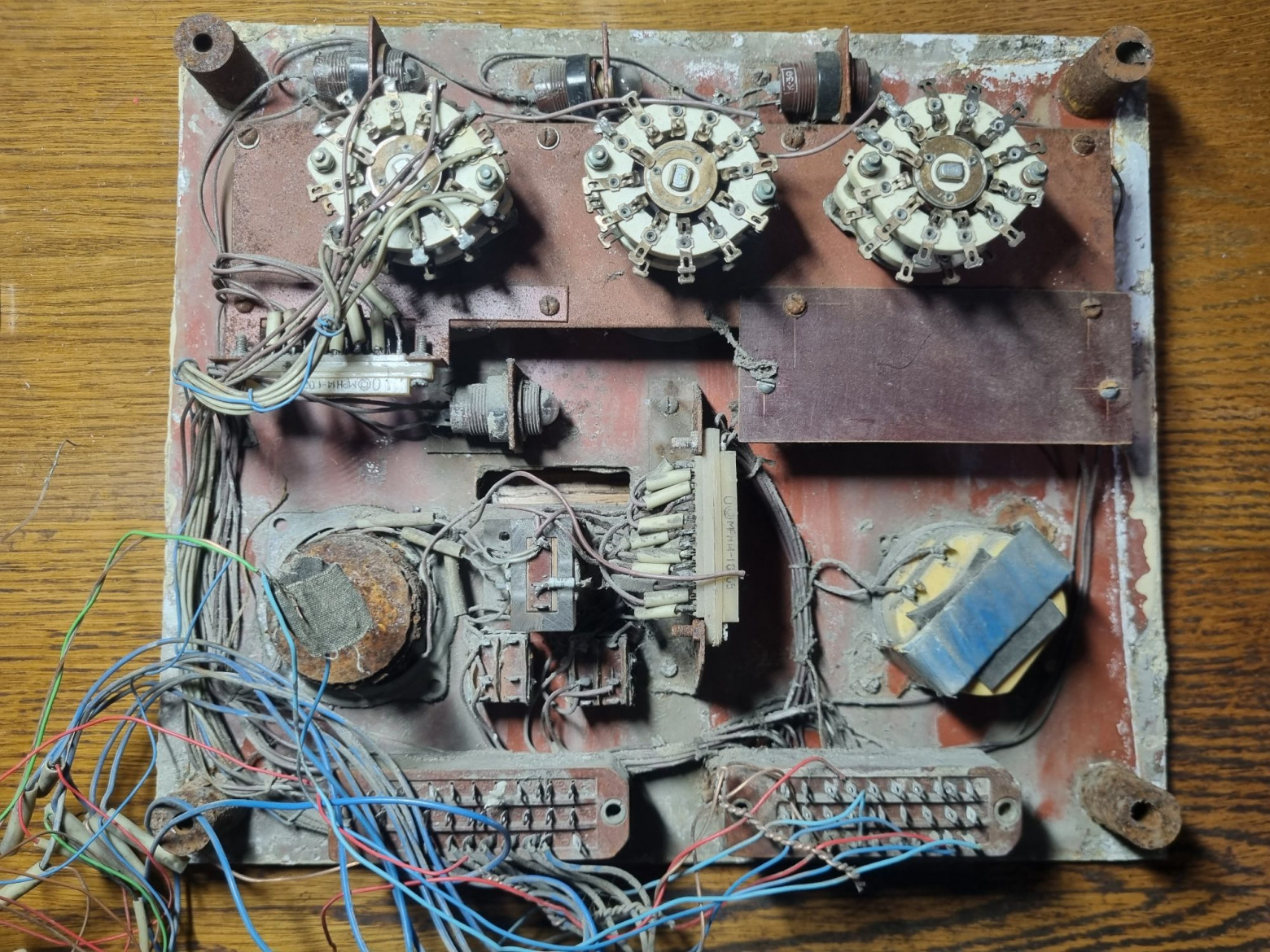 Фамипия. Оживляем раритетный домофон с тремя ручками - 8