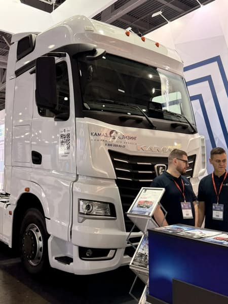 В Москве представили высокотехнологичный КамАЗ 54901 Hi-tech — с адаптивным круиз-контролем - 1