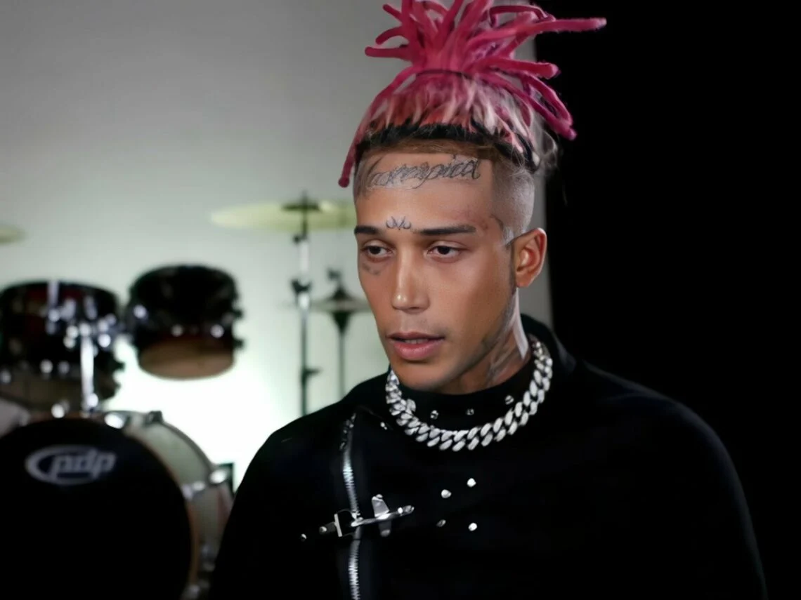 Забавный факт: есть как минимум один человек (американский рэпер Kid Buu), который утверждал публично, что он является клоном, созданным Clonaid. Правда, музыкант родился за 9 лет до основания компании, но кого смущают такие мелочи, верно?  