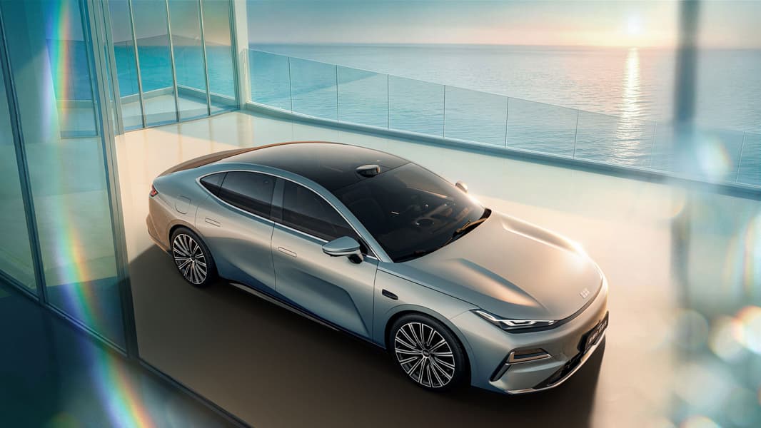 BYD и Toyota пора закрываться? Большой гибридный седан Geely Galaxy Star 8 Voyager с запасом хода 1700 км на баке бензина, вышел в предзаказ с ценой всего 143 тыс. юаней (1,75 млн рублей) - 1 BYD и Toyota пора закрываться? Большой гибридный седан Geely Galaxy Star 8 Voyager с запасом хода 1700 км на баке бензина, вышел в предзаказ с ценой всего 143 тыс. юаней (1,75 млн рублей) - 1