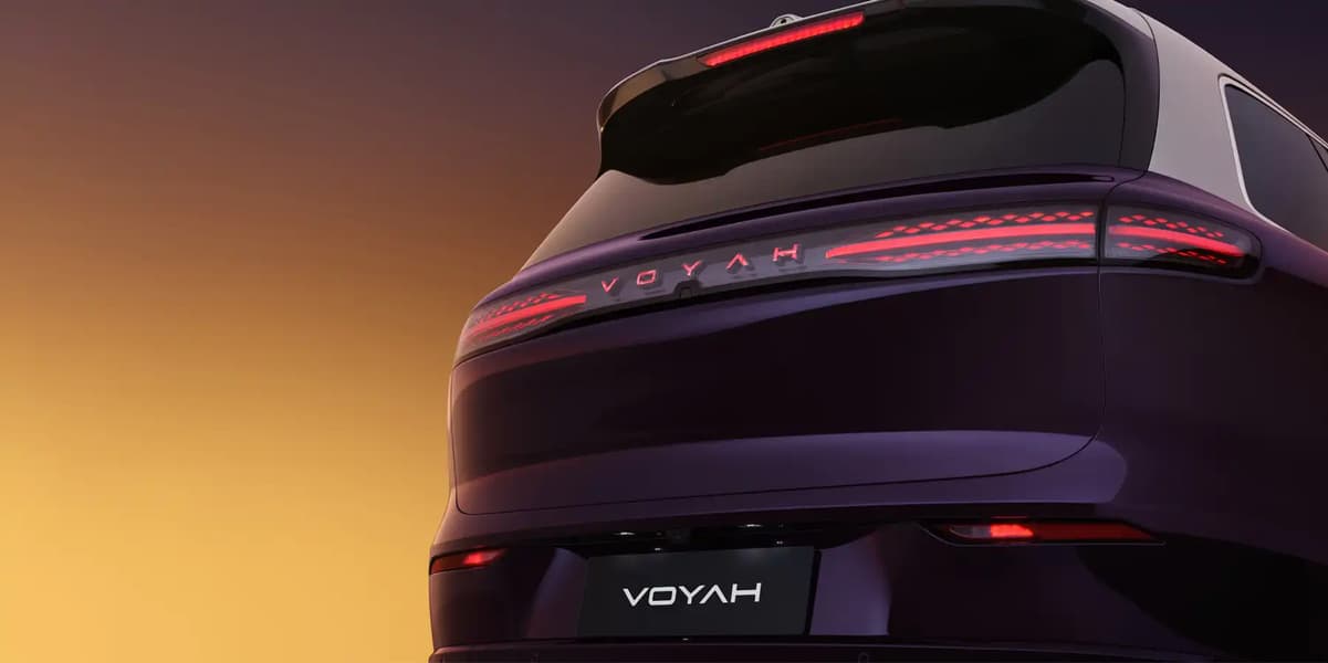 Гибридный Voyah Taishan выйдет в России с размахом: три мотора, 1120 км хода, богатый салон и пневмоподвеска в базе - 3