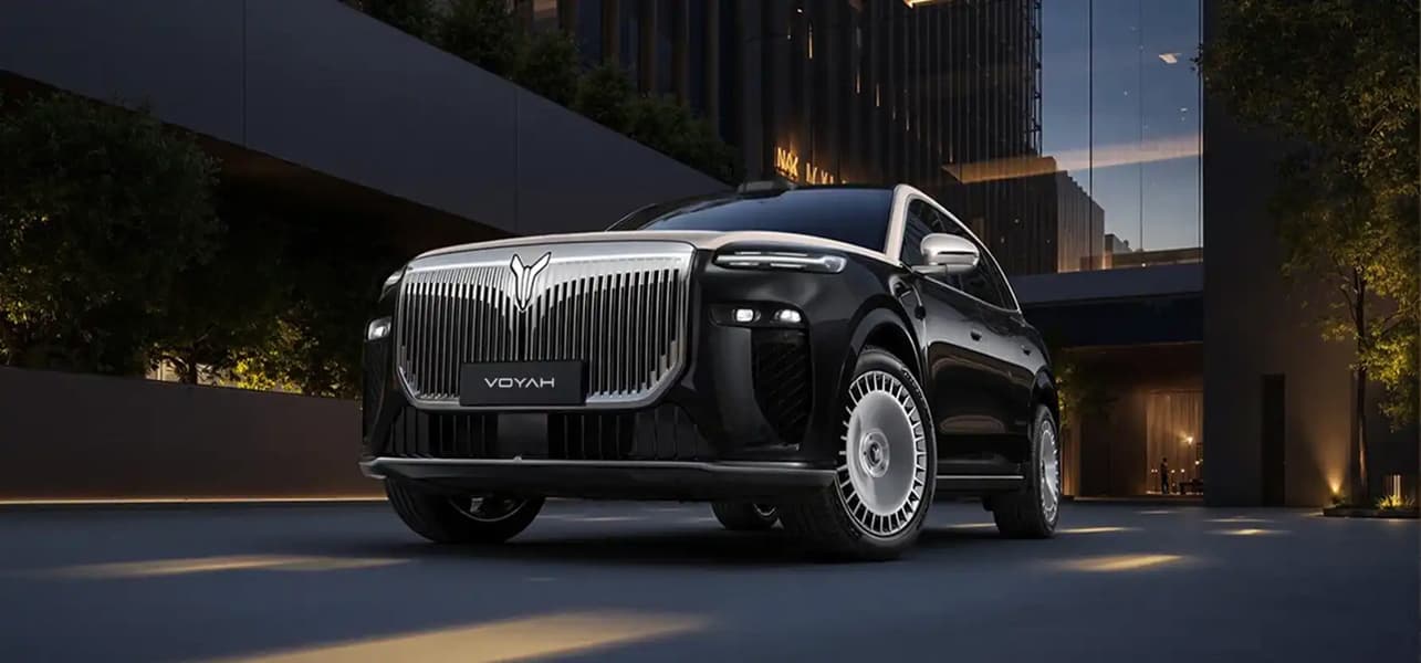 Гибридный Voyah Taishan выйдет в России с размахом: три мотора, 1120 км хода, богатый салон и пневмоподвеска в базе - 1