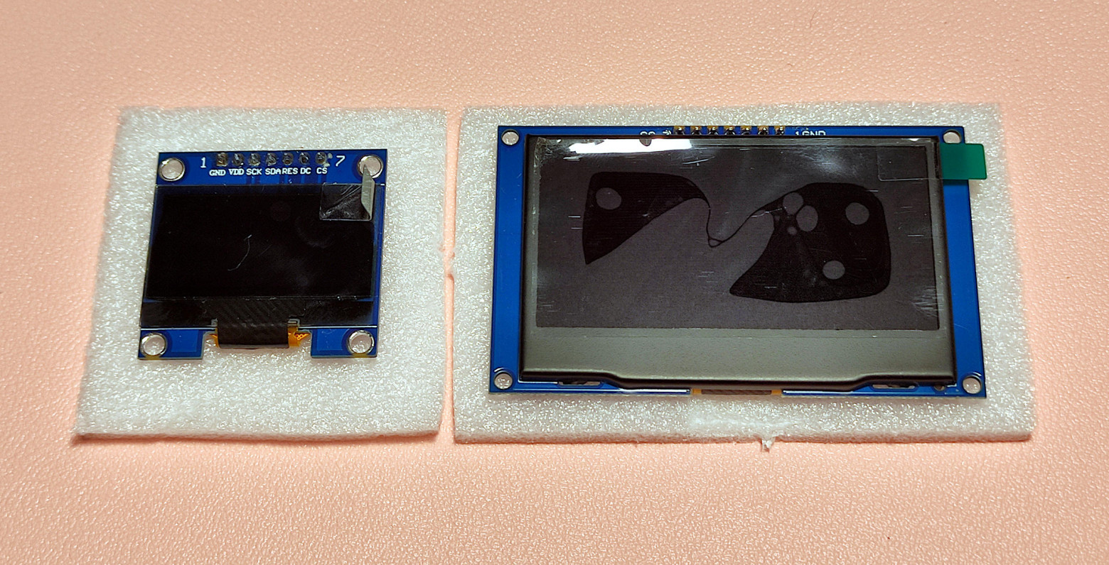 Два OLED-дисплея: 1.3 дюйма и 2.42 дюйма