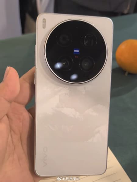 Потенциальный король камерофонов 2026 года? Vivo X300 Ultra засветился на фотографиях, которые раскрывают его батарею - 2