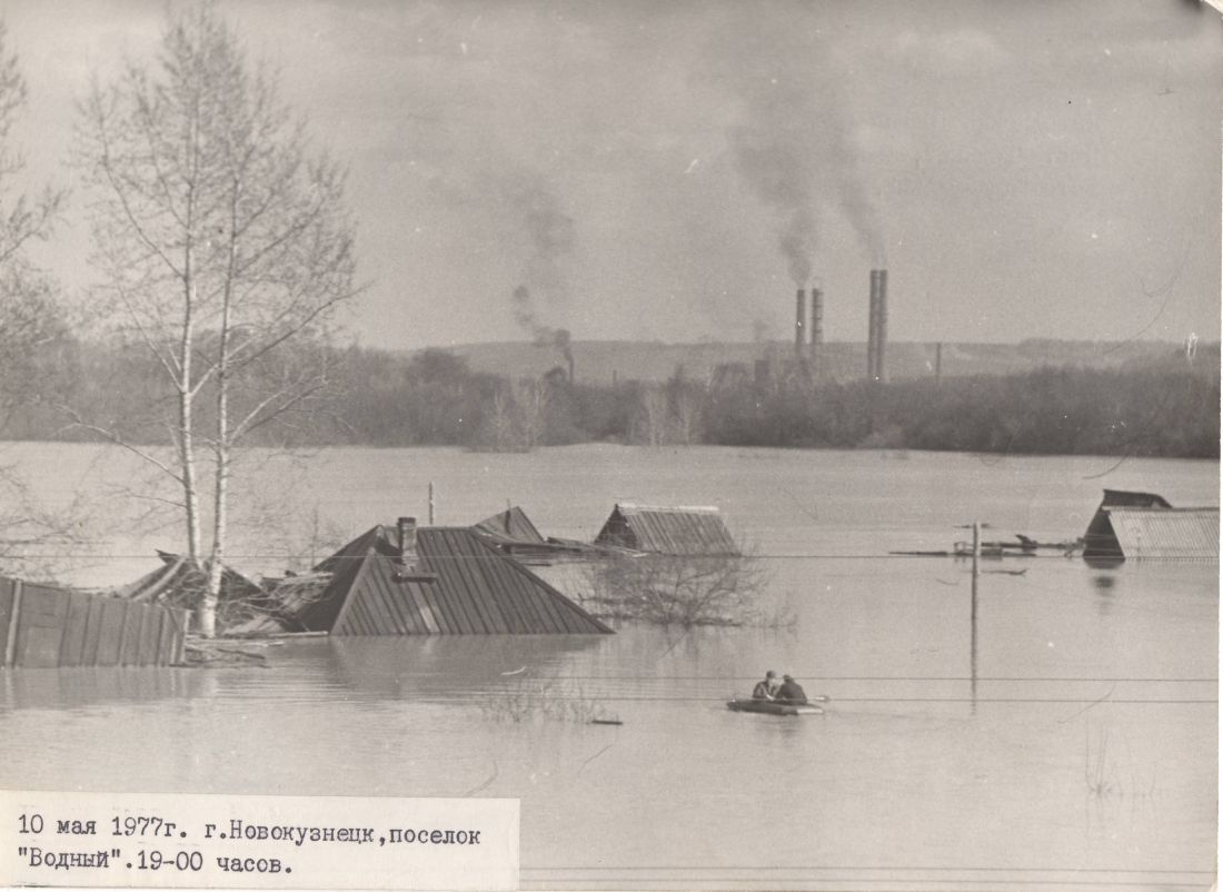 Родной город под водой в далеком 1977-м году. Где-то рядом у моего брата теперь гараж. Источник: https://www.city-n.ru/view/464334.html