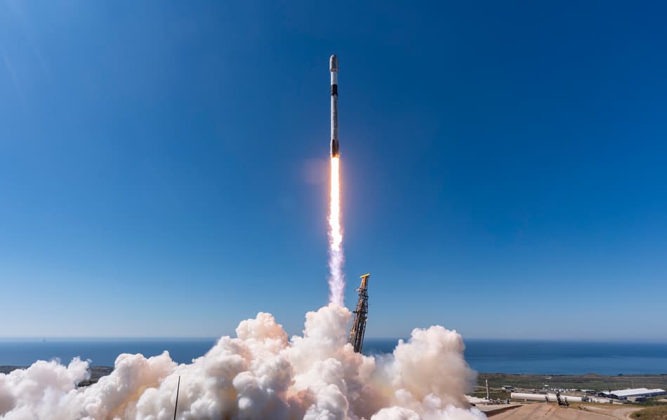 Одна и та же ступень Falcon 9 полетела уже в 27-й раз — и снова успешно села. SpaceX запустила 29 спутников Starlink - 1
