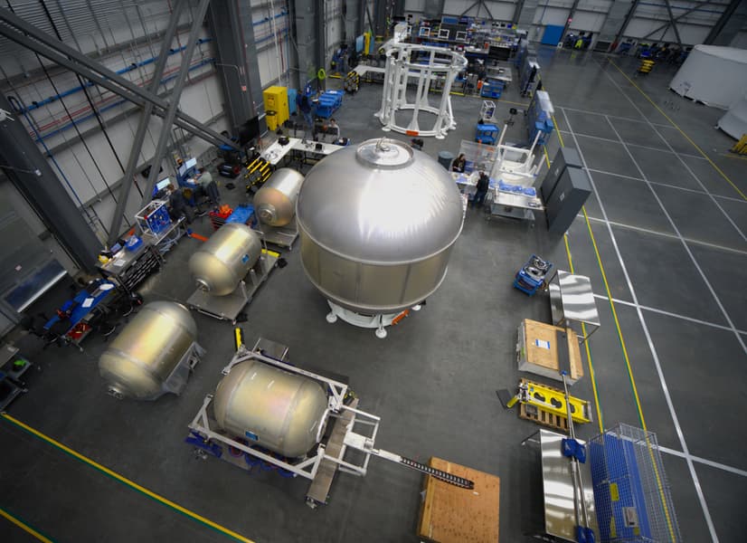 Blue Origin показала лунный посадочный модуль Blue Moon MK1 на производственной линии - 2