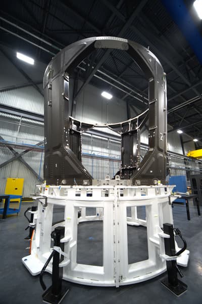 Blue Origin показала лунный посадочный модуль Blue Moon MK1 на производственной линии - 1