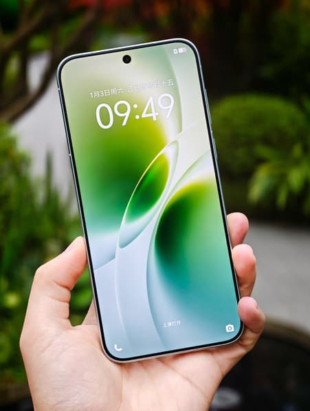 Камера Zeiss 200, 50 и 50 Мп, 7100 мАч, 90 Вт, IP69. Появились живые фото Vivo X300s - 2