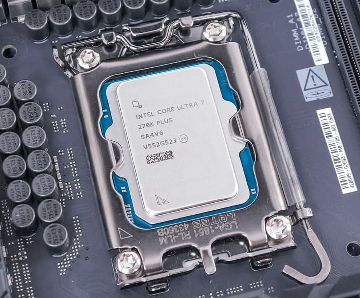 Новые процессоры Core Ultra 7 270K Plus и Core Ultra 5 250K Plus мало отличаются от старых, но зато они заметно дешевле. Тесты показали, на что они способны - 1