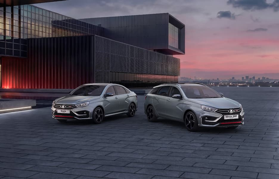 Самая мощная Lada Vesta — и самая технологичная. Стартовали продажи новой Lada Vesta Sport: 147 л.с., 6-ступенчатая коробка, два 10-дюймовых экрана и Яндекс Авто — 2,35 млн рублей - 4