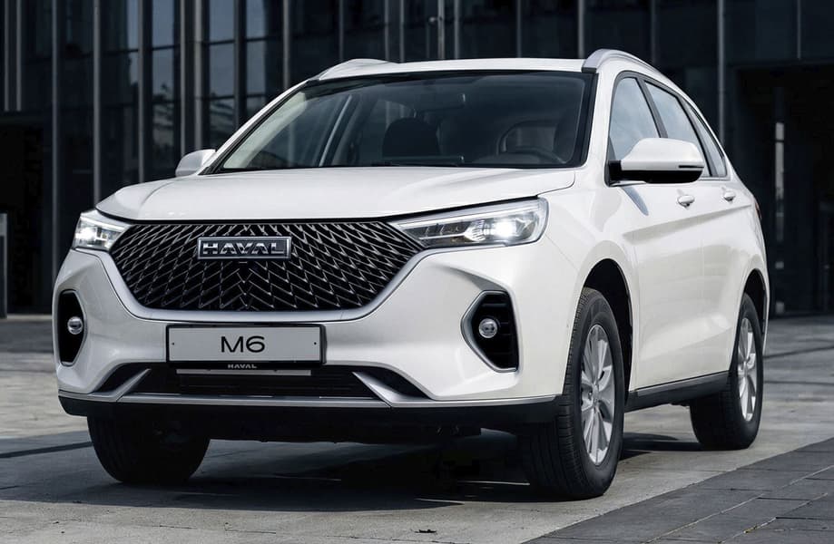 12-дюймовый экран вместо 10-дюймового, телематика, улучшенная камера заднего вида, обогрев руля и все те же 143 л.с.: в России вышел обновленный Haval M6 - 1