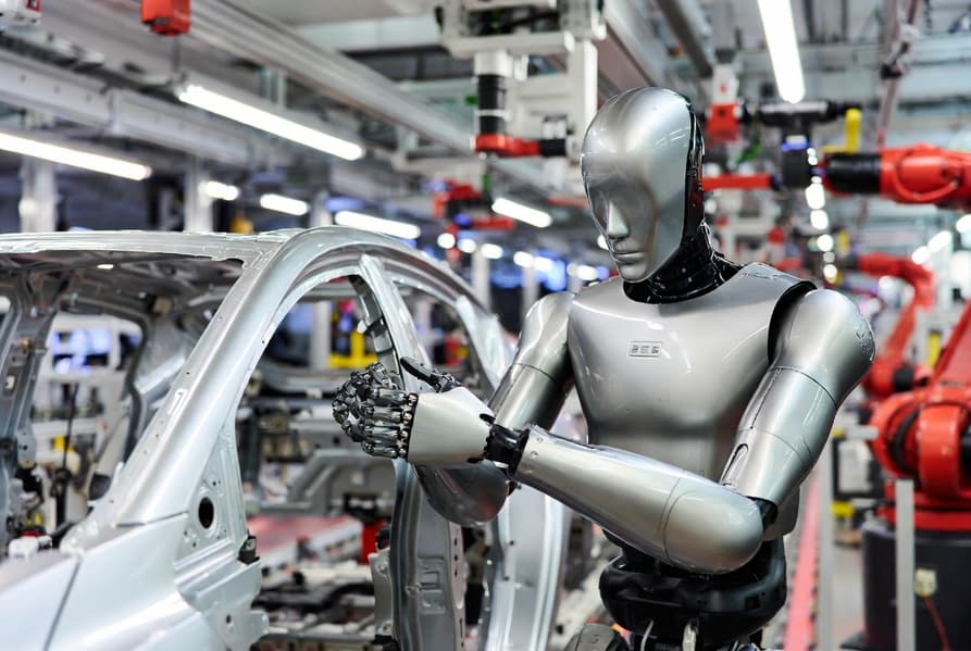 Человекоподобные роботы уже заменяют людей: на линии сборки аккумуляторов для гибридного кроссовера Buick Electra E7 появился «Нэнцзай-1» - 1