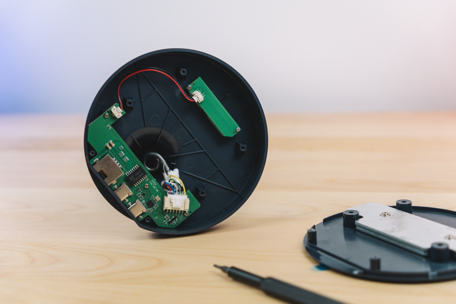 Я вскрыл платёжный терминал «Сбера» — внутри оказалась игровая консоль и телефон - 27