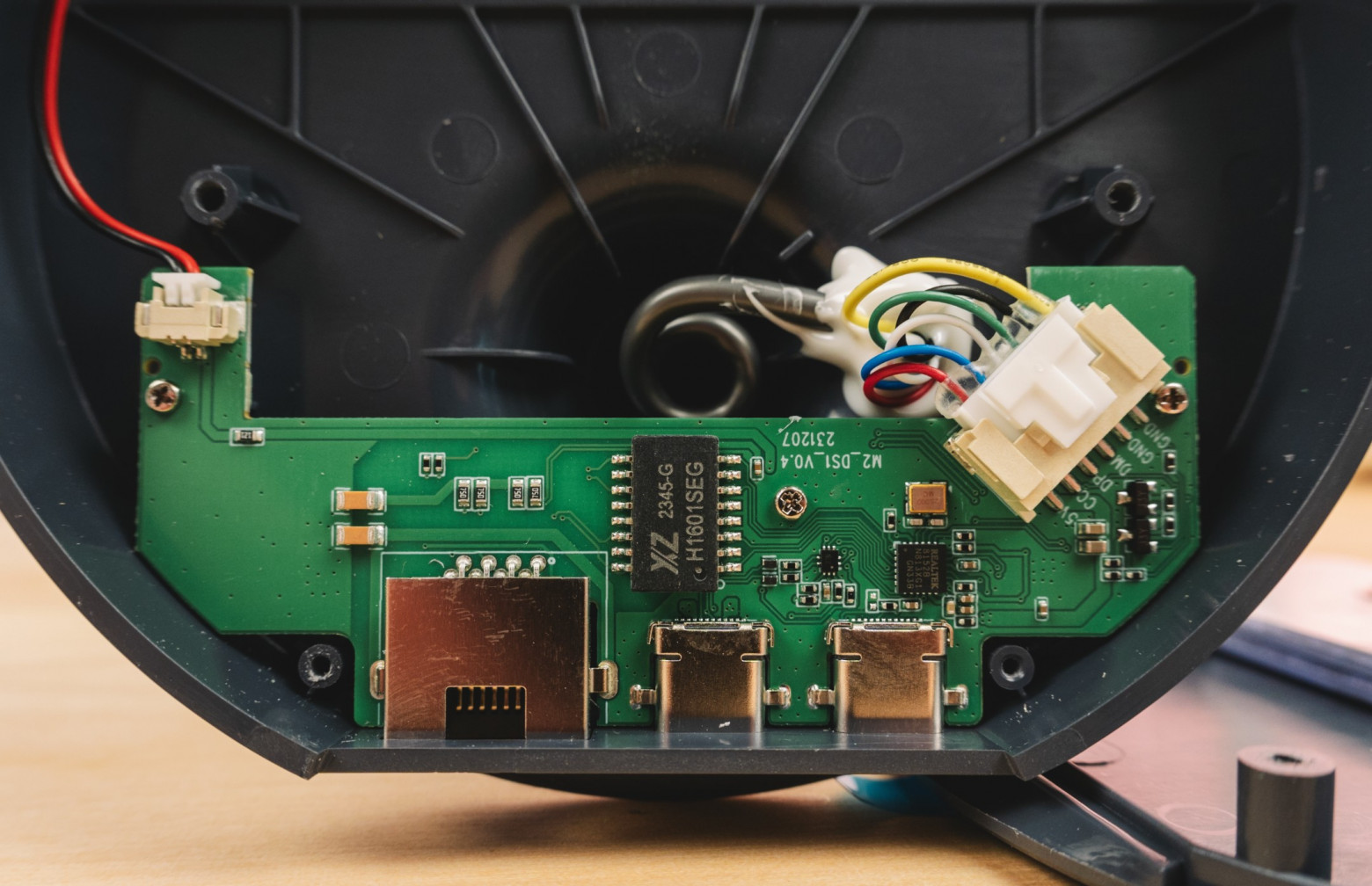 Я вскрыл платёжный терминал «Сбера» — внутри оказалась игровая консоль и телефон - 29