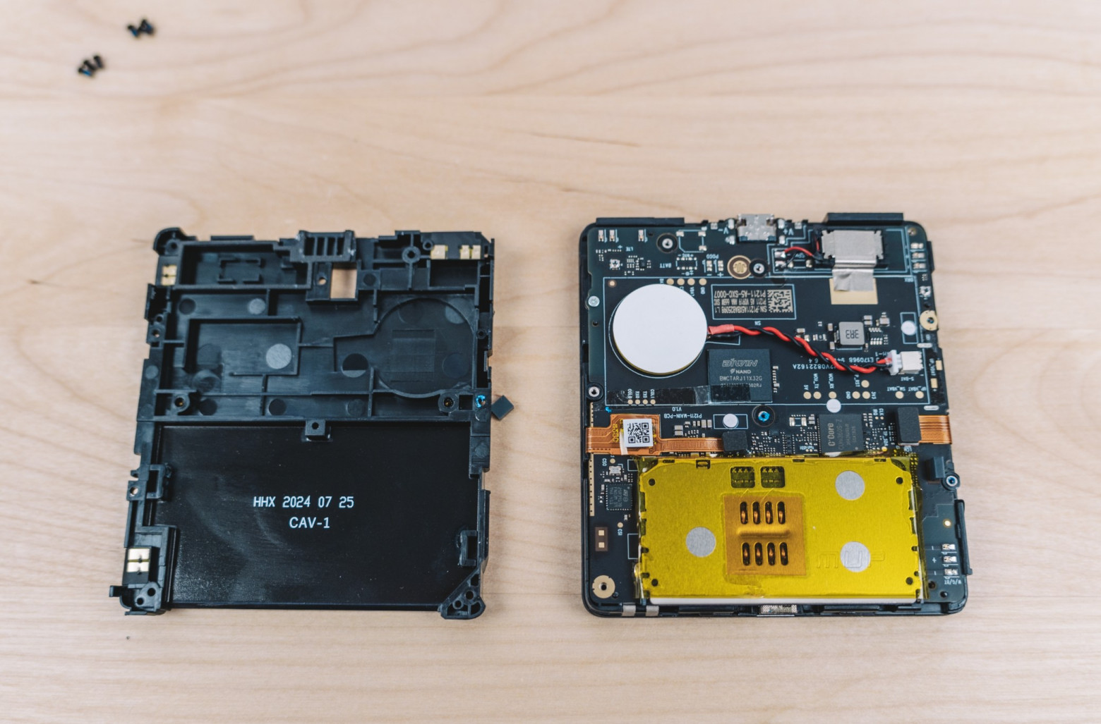 Я вскрыл платёжный терминал «Сбера» — внутри оказалась игровая консоль и телефон - 43