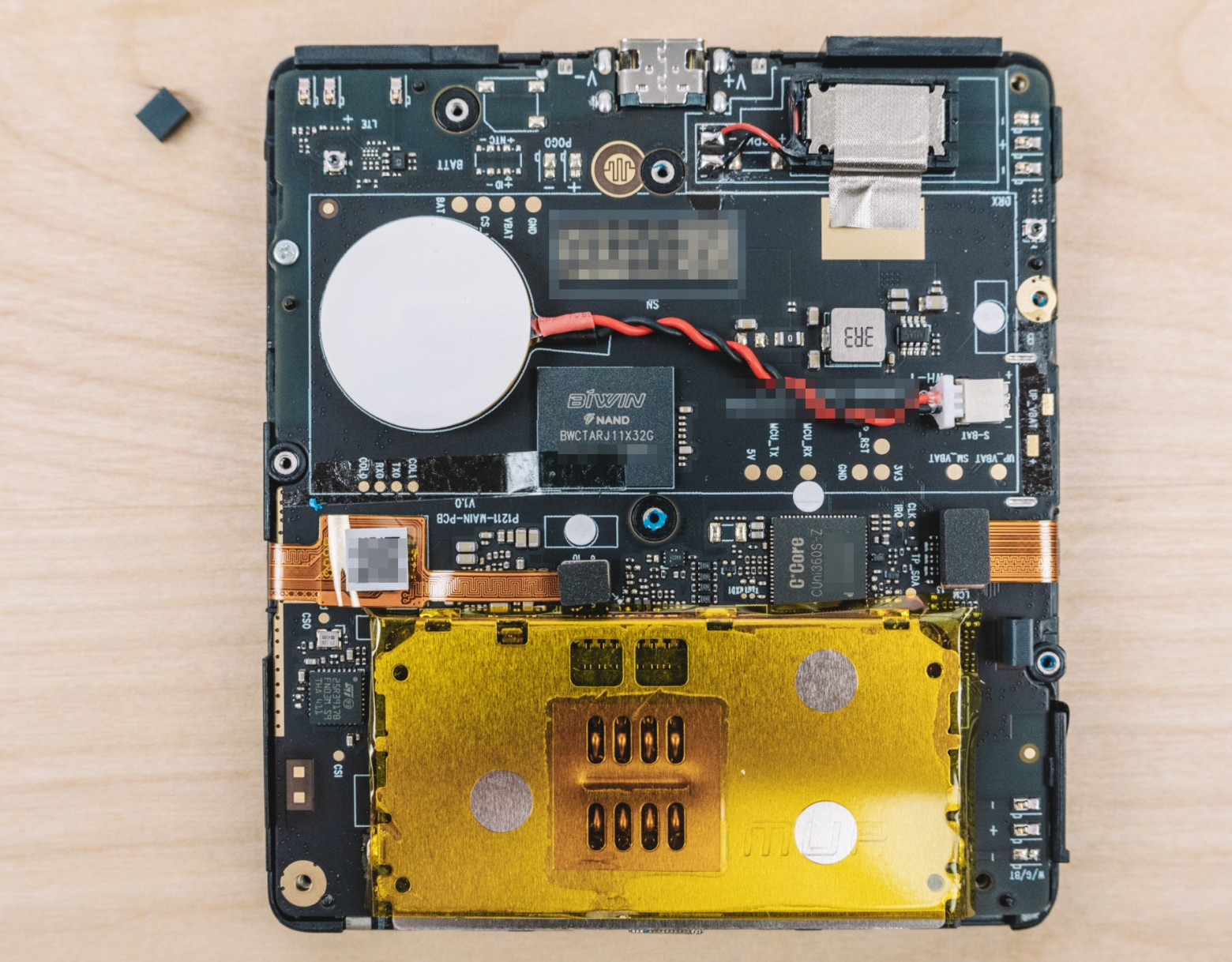 Я вскрыл платёжный терминал «Сбера» — внутри оказалась игровая консоль и телефон - 44