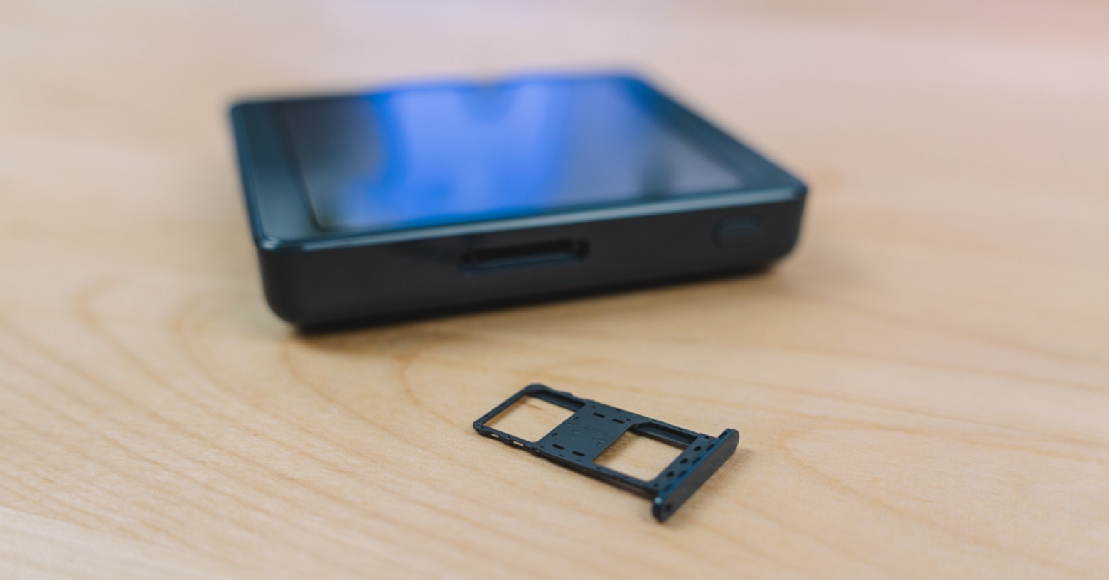 Я вскрыл платёжный терминал «Сбера» — внутри оказалась игровая консоль и телефон - 5