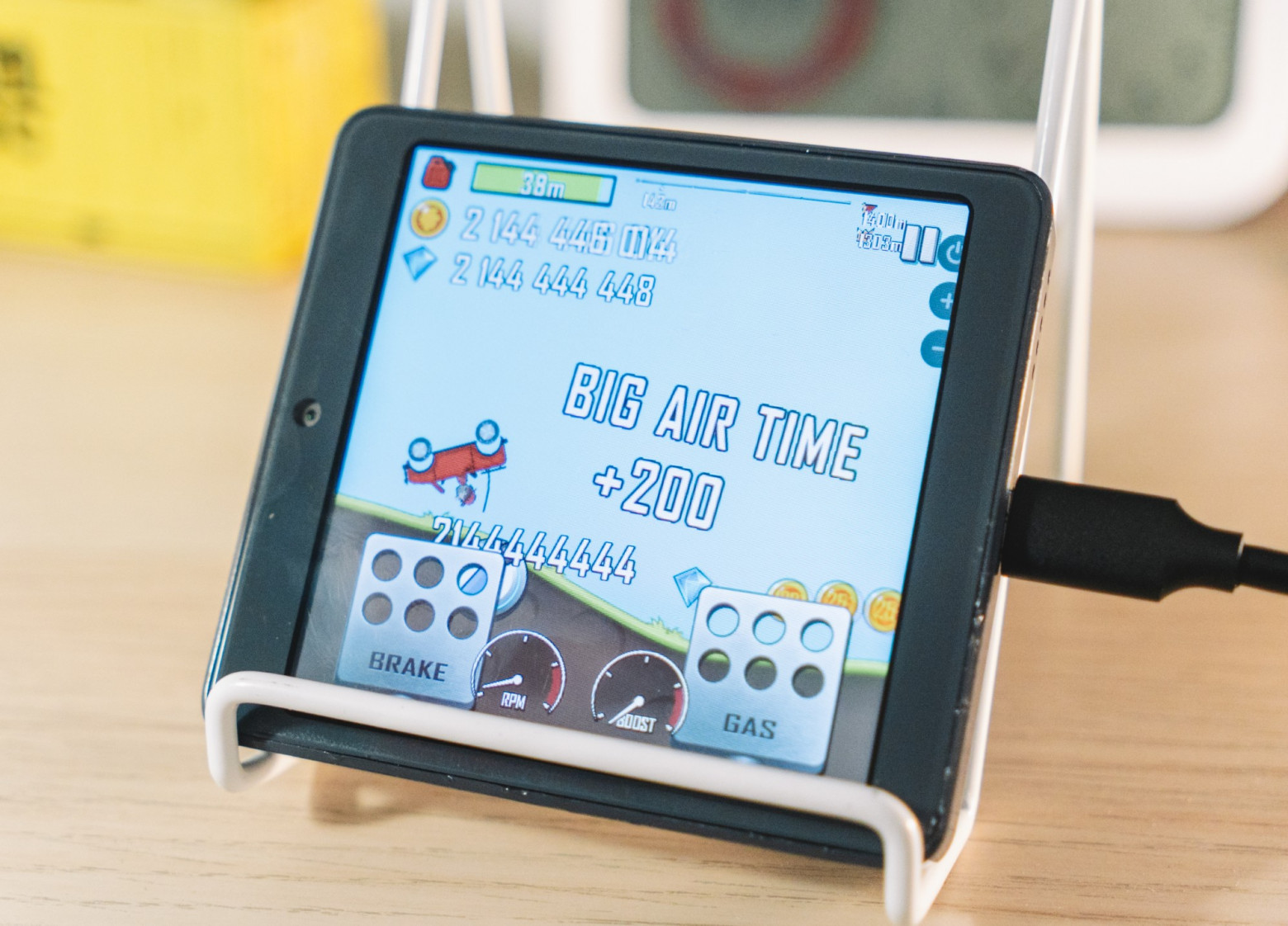 Я вскрыл платёжный терминал «Сбера» — внутри оказалась игровая консоль и телефон - 60