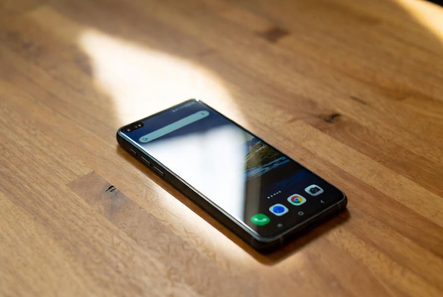 Аккумулятор 8000 мАч, быстрая зарядка 100 Вт, экран 165 Гц и MediaTek Dimensity 9500. Сразу два Ultra-смартфона с похожими характеристиками на подходе - 1