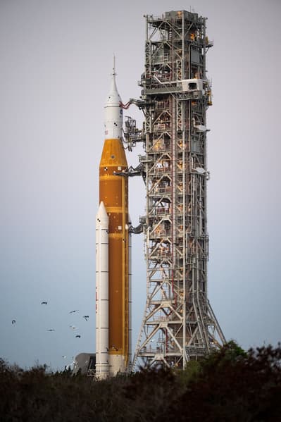 Возвращение людей к Луне: гигантская ракета Space Launch System может ощутить последствия мощного выброса на Солнце - 1 Возвращение людей к Луне: гигантская ракета Space Launch System может ощутить последствия мощного выброса на Солнце - 1