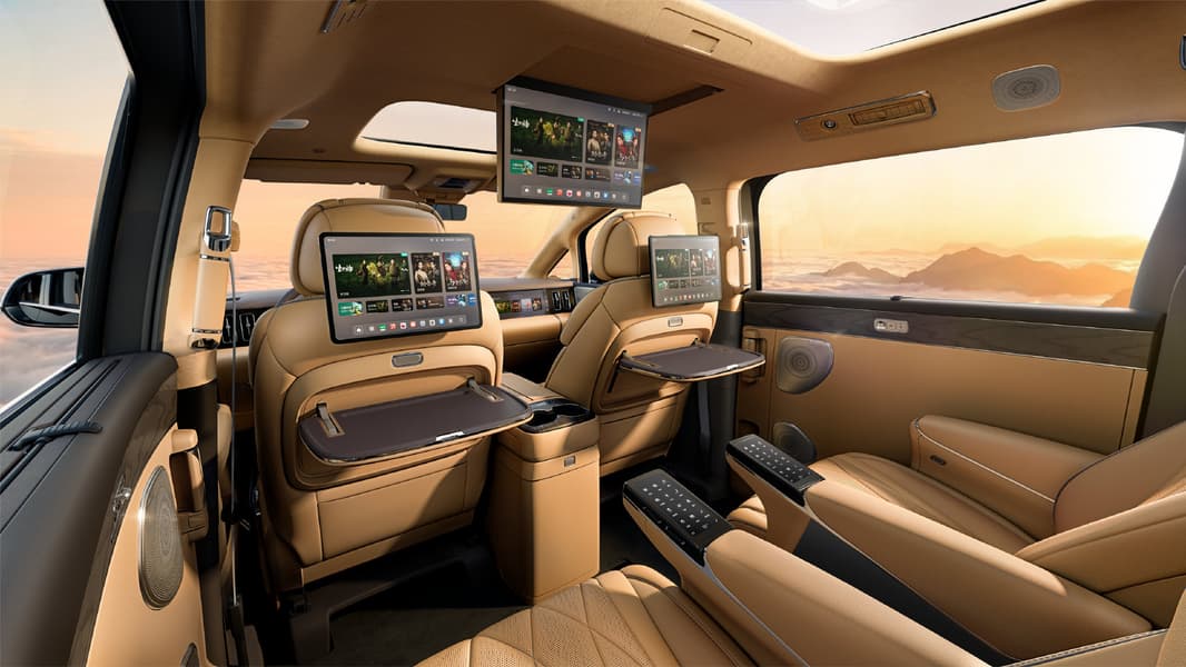 Toyota Alphard, подвинься. В Китае начали принимать заказы на новый BYD Denza D9 — просторный гибридный полноприводный минивэн, который в три раза дешевле Alphard - 3