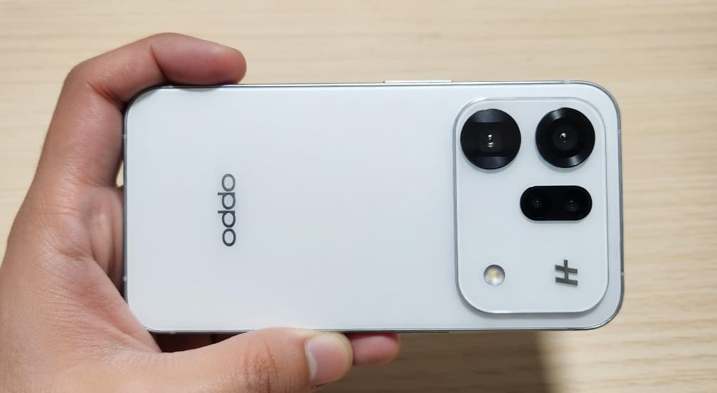 Компактный смартфон с аккумулятором 7000 мАч и двумя камерами разрешением по 200 Мп. Oppo Find X9s Pro обрастает деталями - 1