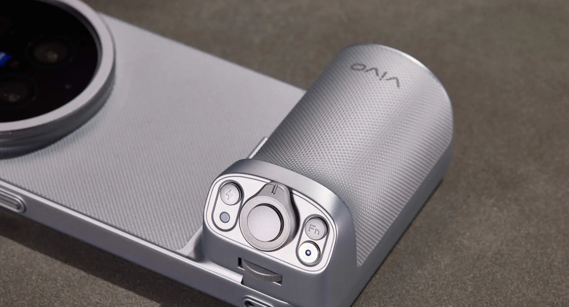 Претендент на звание лучшего камерофона 2026 года. Комплект поставки Vivo X300 Ultra с набором для любителей мобильного фото показали вживую - 1