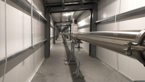 Вакуумная камера для резонатора в 300 метров длиной