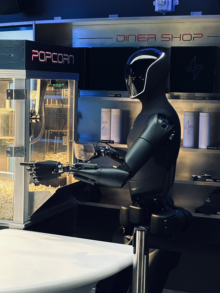 Совершенно новый Tesla Optimus третьего поколения приступает к работе - 2
