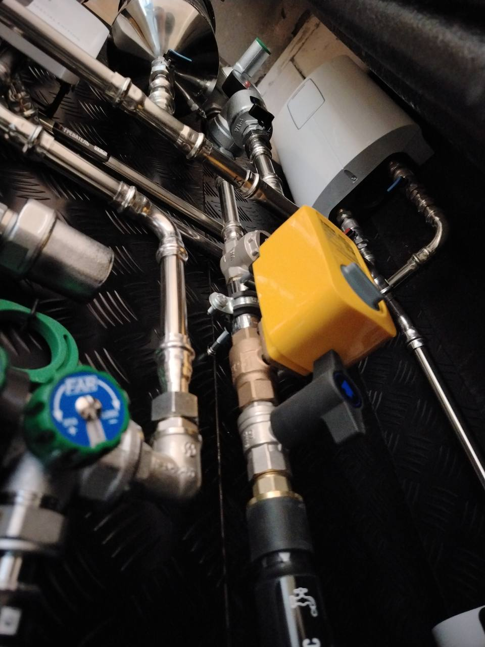 5 неочевидных возможностей системы защиты от протечки воды и как настроить ее под свои привычки и быт - 1 5 неочевидных возможностей системы защиты от протечки воды и как настроить ее под свои привычки и быт - 1