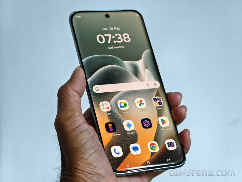 Motorola готовит необычные смартфоны с текстурой под кожу и дерево - 1 Motorola готовит необычные смартфоны с текстурой под кожу и дерево - 1