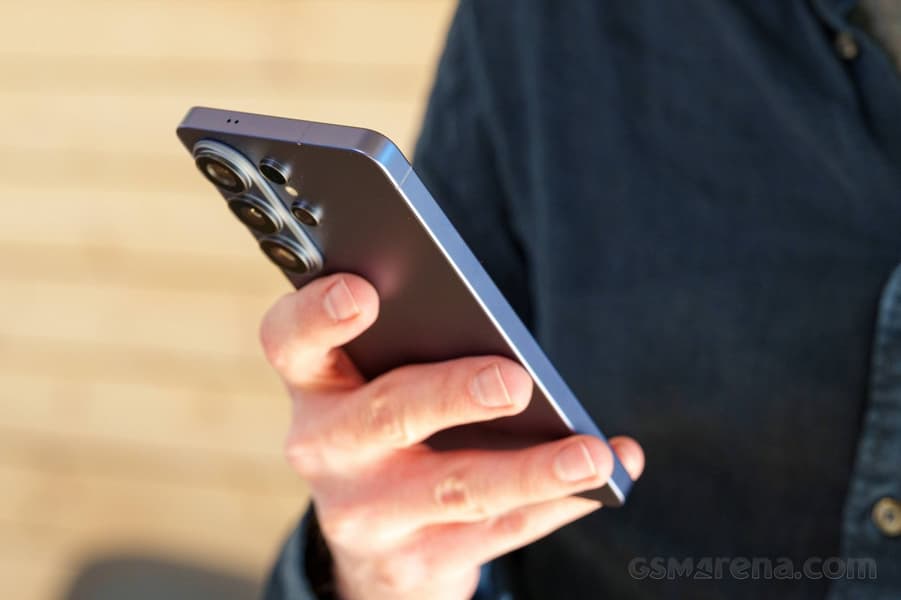 Экономия в исполнении Samsung. Компания заменила часть комплектующих в своих в том числе флагманских смартфонах на китайские - 1 Экономия в исполнении Samsung. Компания заменила часть комплектующих в своих в том числе флагманских смартфонах на китайские - 1