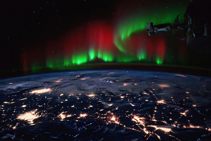 Плазма ударила по Земле: магнитные бури резко усилились - 1