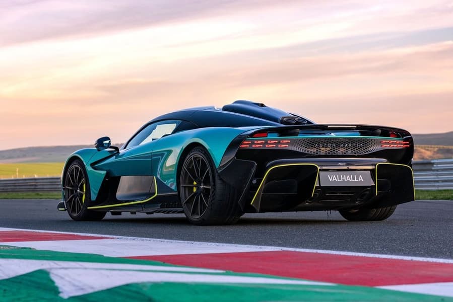 Aston Martin представила гибридный суперкар Valhalla за $1 млн - 2 Aston Martin представила гибридный суперкар Valhalla за $1 млн - 2