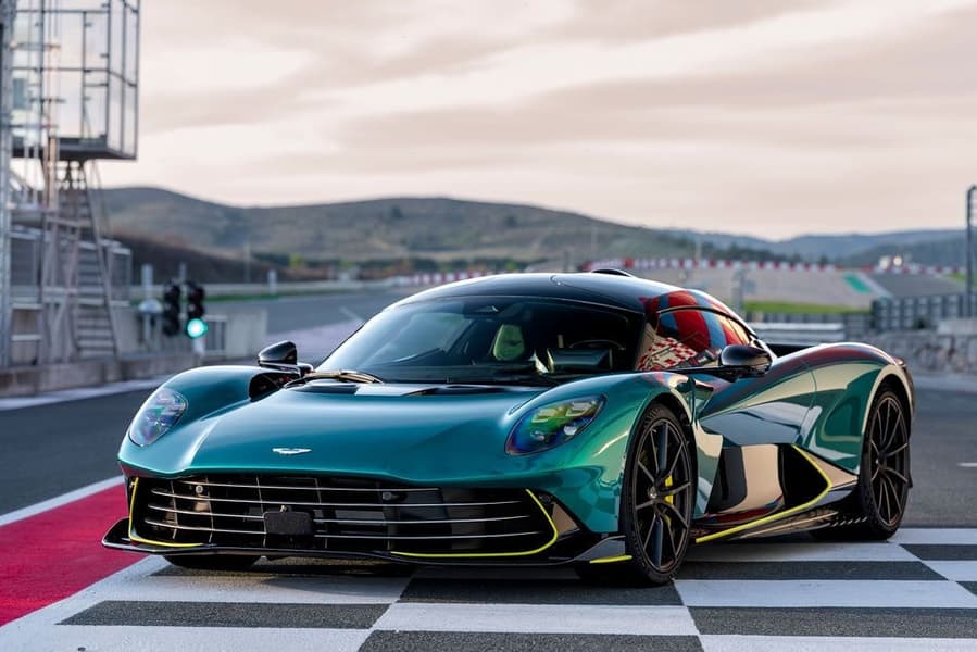 Aston Martin представила гибридный суперкар Valhalla за $1 млн - 1 Aston Martin представила гибридный суперкар Valhalla за $1 млн - 1