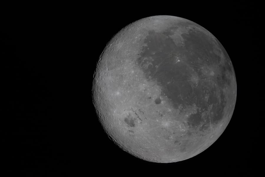 NASA показало новый кадр Луны, который нельзя было бы получить с Земли: на одном снимке и видимая сторона, и обратная сторона спутника Земли - 2