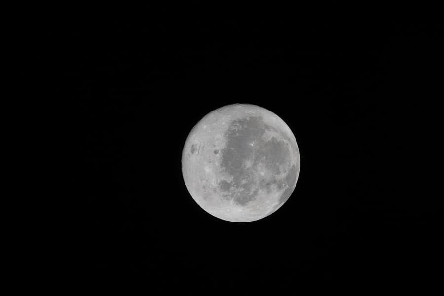NASA показало новый кадр Луны, который нельзя было бы получить с Земли: на одном снимке и видимая сторона, и обратная сторона спутника Земли - 1
